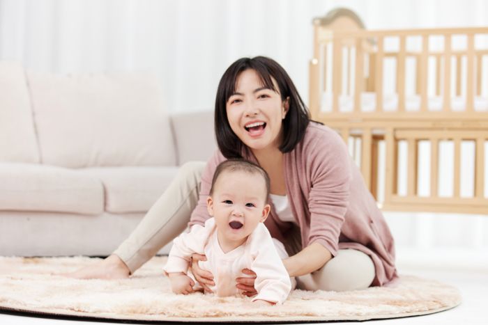 1637301784425222.jpg 攝圖網(wǎng)_501728694_開心的嬰兒寶寶和月嫂形象(企業(yè)商用).jpg